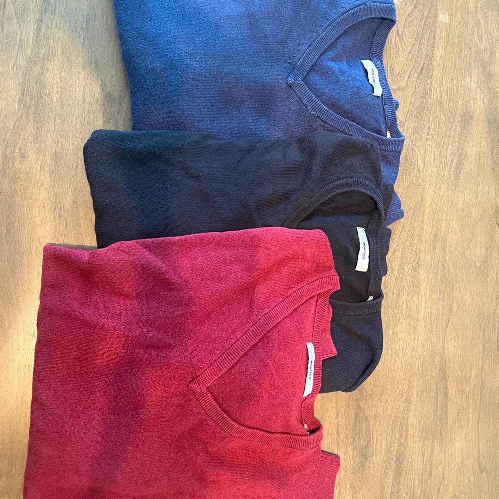 Three Pack of Men’s Montego Pullover (XL) V-Neck